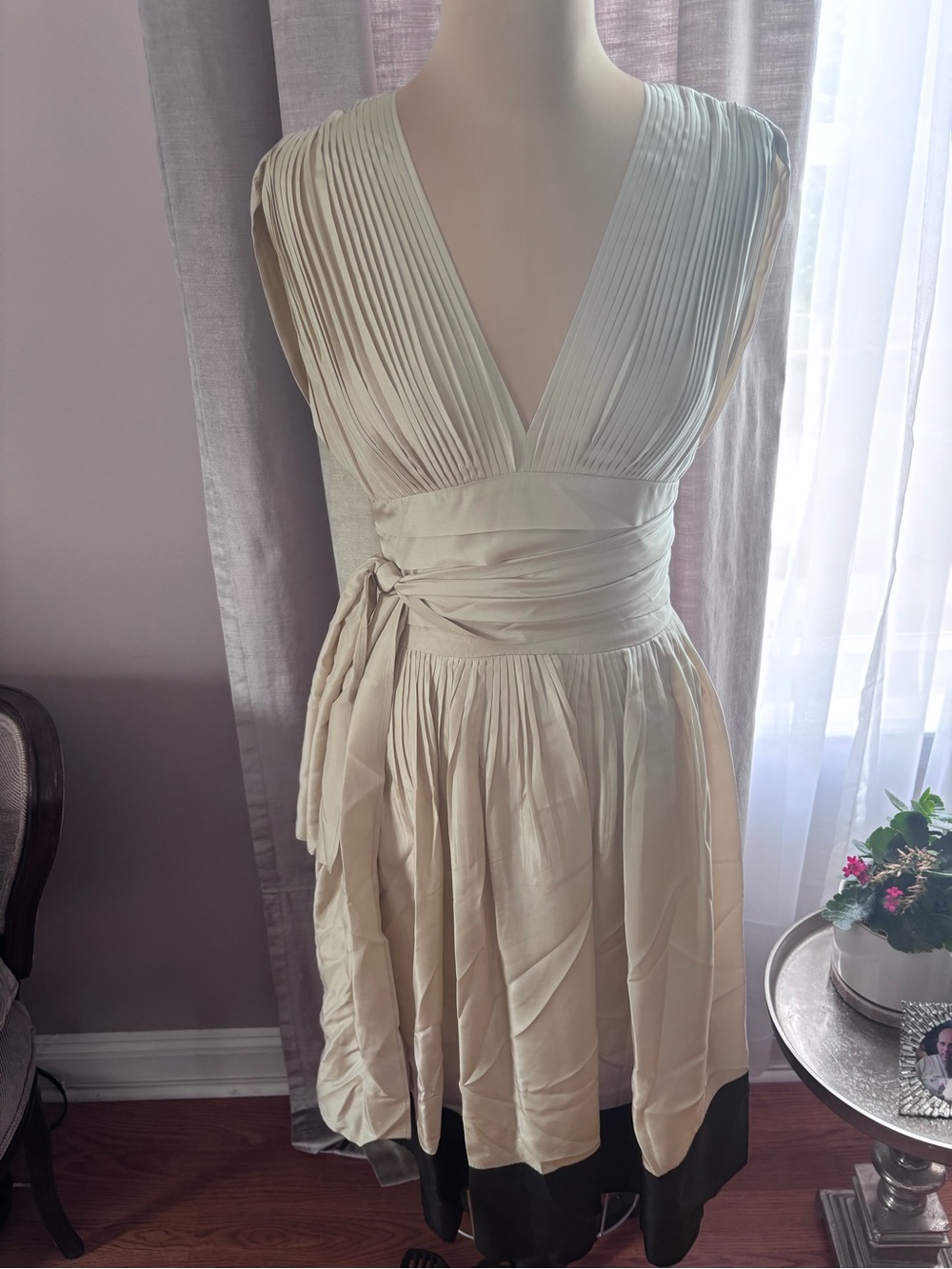 BCBGMAXAZRIA Cream Pleated V-Neck Colorblock Wrap Dress